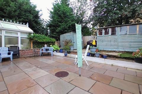 8 Swallowfold, Bradford, BD8 0NR