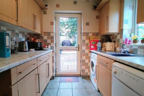 8 Swallowfold, Bradford, BD8 0NR