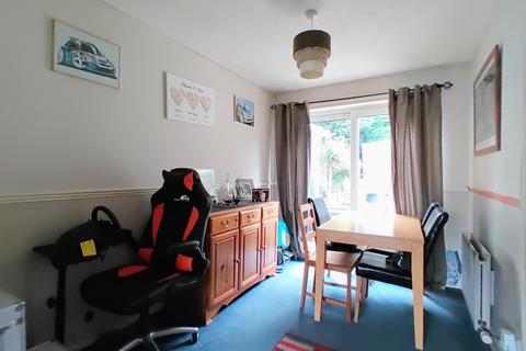 8 Swallowfold, Bradford, BD8 0NR