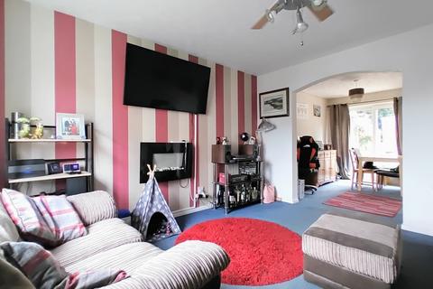 8 Swallowfold, Bradford, BD8 0NR