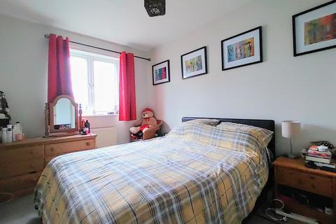 8 Swallowfold, Bradford, BD8 0NR