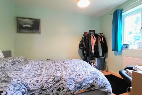 8 Swallowfold, Bradford, BD8 0NR