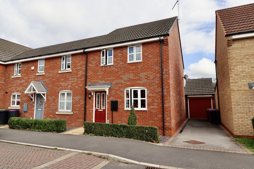Maximus Road, North Hykeham 3 bed end of terrace house £235,000