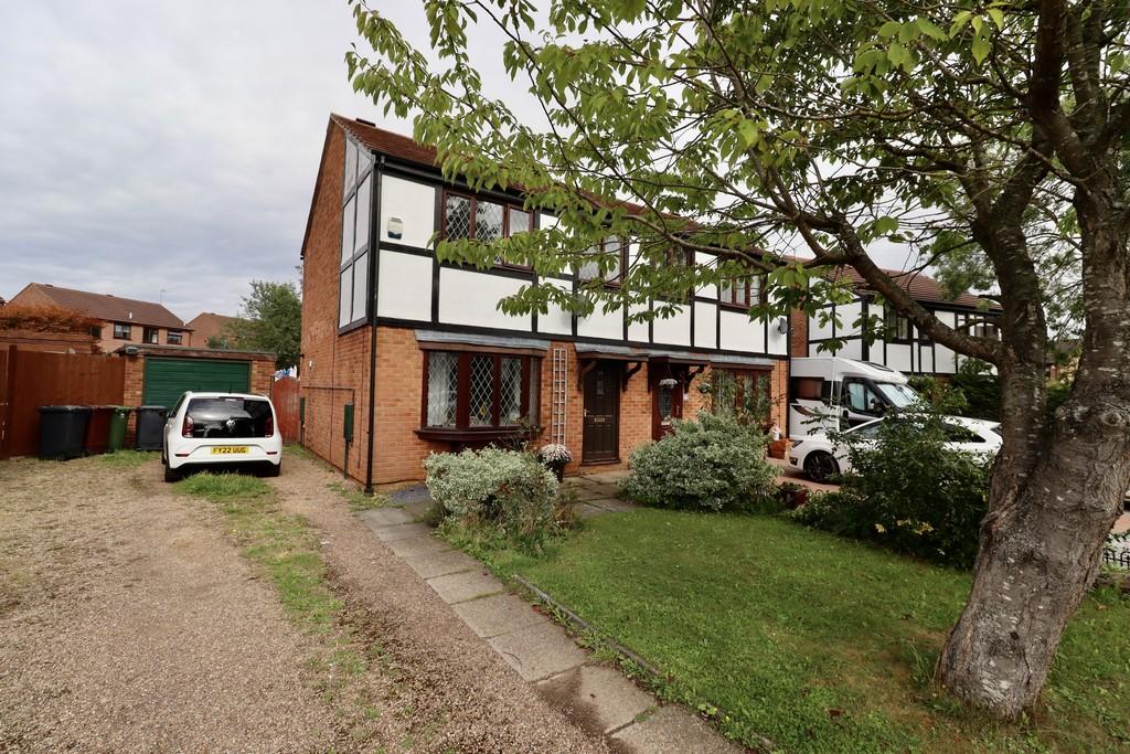 Chedworth Close, Lincoln 3 bed semidetached house £185,000