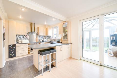 41 Cedar Drive, Wyke, Bradford, BD12 9HL