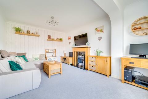 41 Cedar Drive, Wyke, Bradford, BD12 9HL