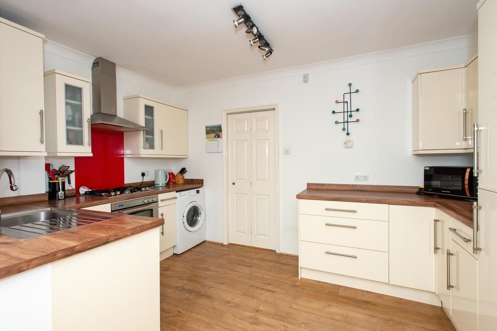 Lovelace Avenue, Bromley 2 bed terraced house £475,000