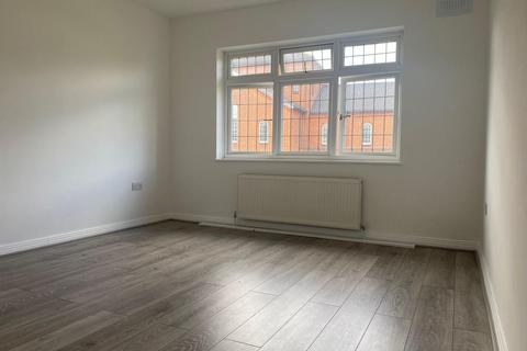 2 bedroom flat to rent, Manor Court, York Way, London, N20