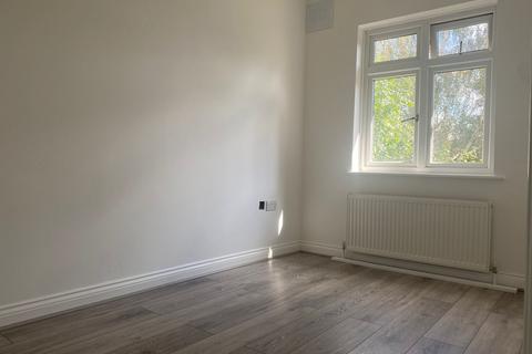 2 bedroom flat to rent, Manor Court, York Way, London, N20