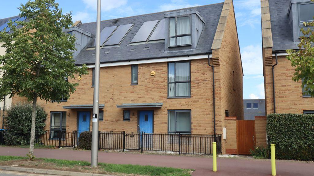 V12 Fen Street, Milton Keynes MK10 7ES 4 bed semidetached house £450,000