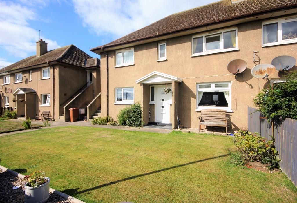 Kellas Avenue, Lossiemouth, Morayshire 2 bed flat £115,000