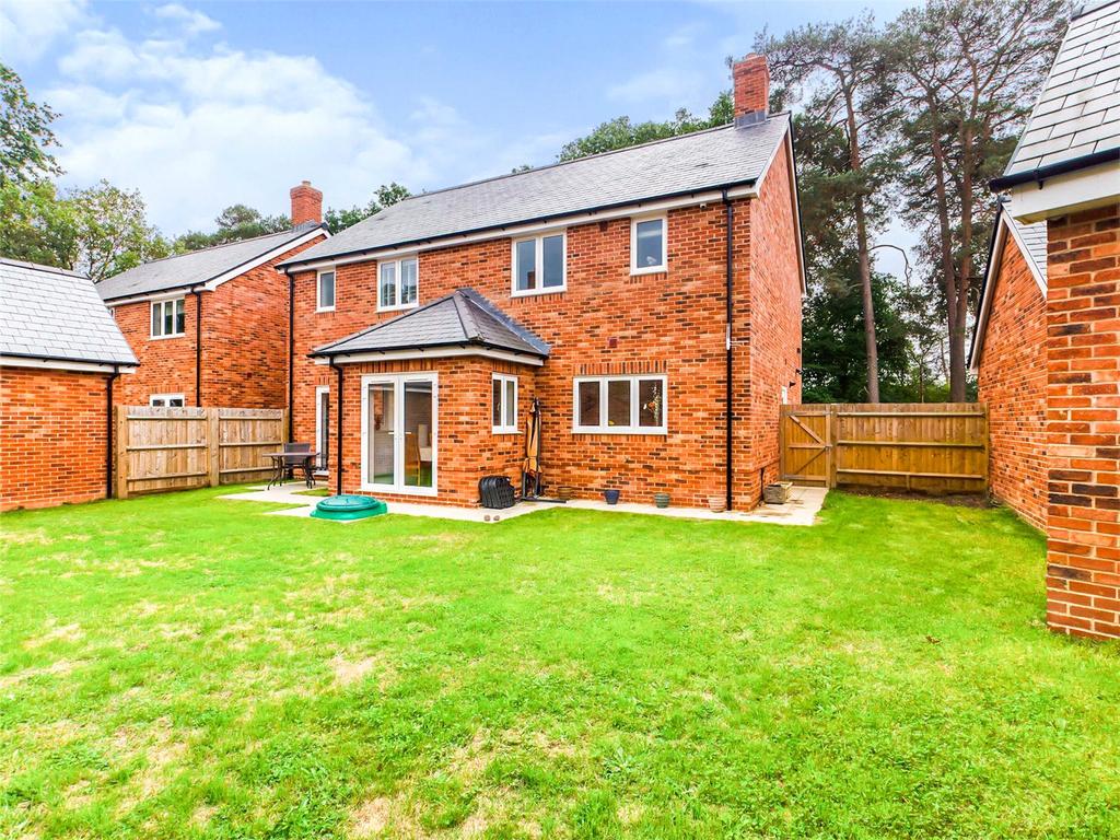 Nagle Close, Burghfield Common... 5 bed detached house £925,000