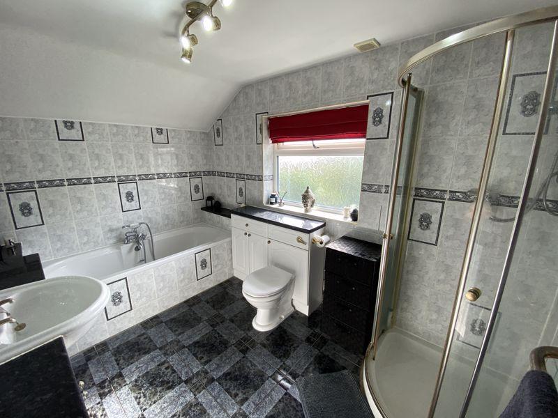 Family Bathroom/WC