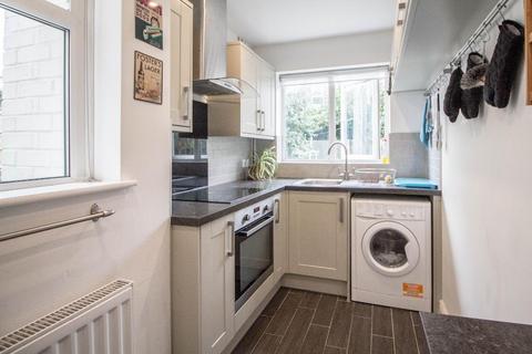 2 bedroom terraced house to rent, Victoria Road, Sherwood, Nottingham, NG5 2NB