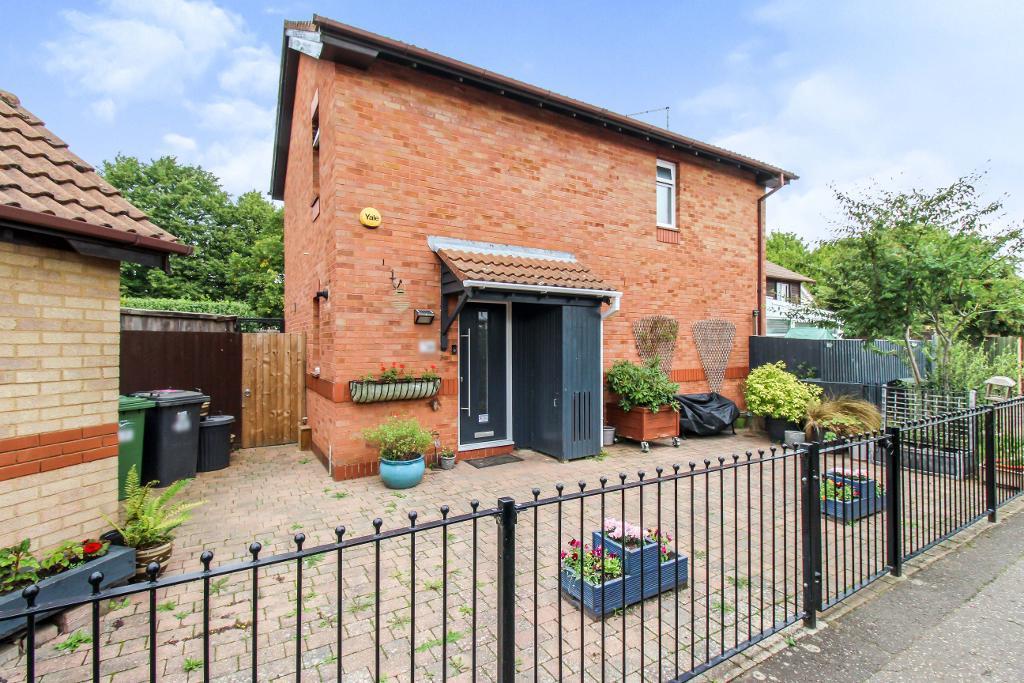 Merelade Grove, Werrington, Peterborough, Cambridgeshire, PE4 5DA 4 bed