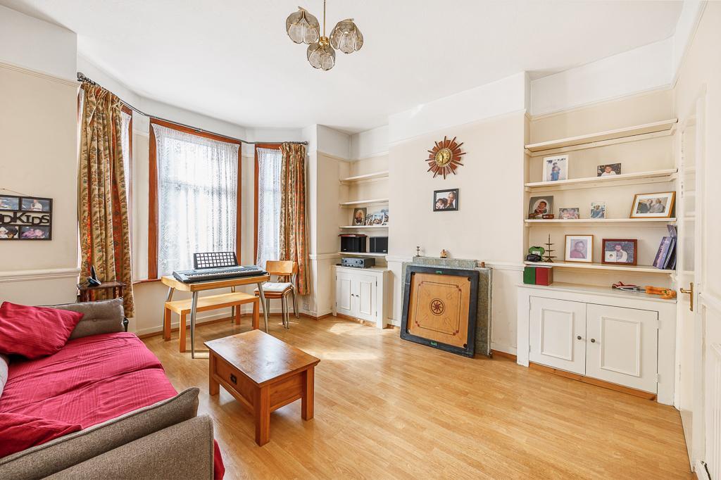 Whitehall Gardens, London, W3 9RD 5 bed semidetached house £1,000,000