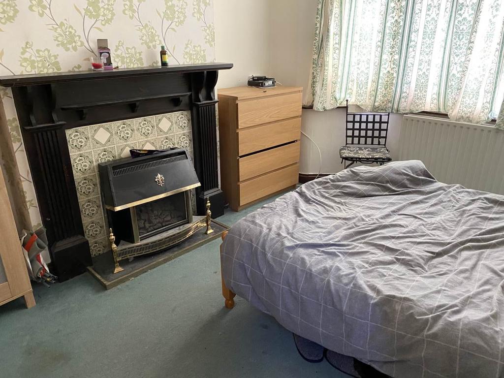 Mackie Grove, Filton, Bristol 3 bed semidetached house £1,795 pcm (£