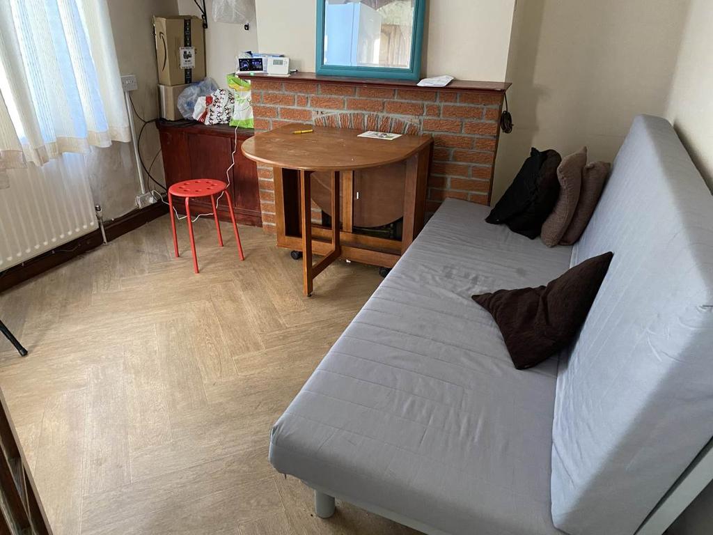 Mackie Grove, Filton, Bristol 3 bed semidetached house £1,795 pcm (£