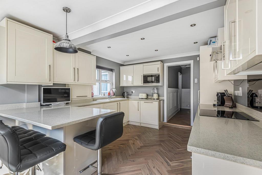 Amesbury Road, Bromley 3 bed terraced house £650,000