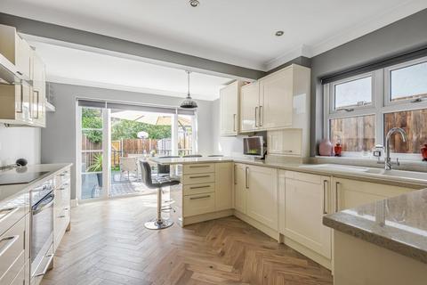 3 Amesbury Road, Bromley, BR1 2QJ