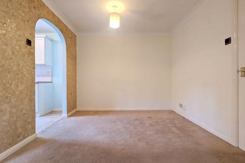 49 Trevithick Close, Feltham, TW14 9XJ