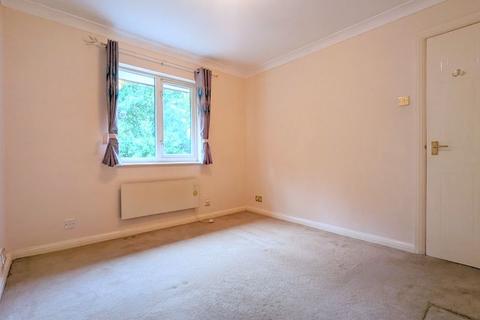 49 Trevithick Close, Feltham, TW14 9XJ
