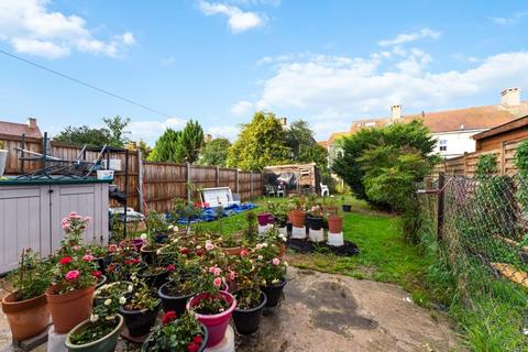 4 bedroom end of terrace house for sale, Browning Avenue, Worcester Park