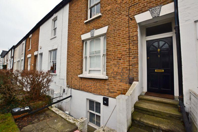 Portsmouth Road, Thames Ditton Studio £995 pcm (£230 pw)