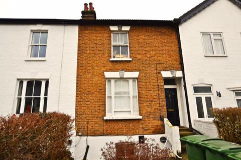 Studio to rent, Portsmouth Road, Thames Ditton