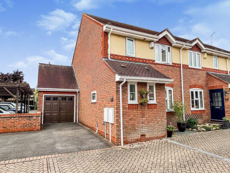 Tanbridge Park, Horsham 2 bed end of terrace house for sale £475,000
