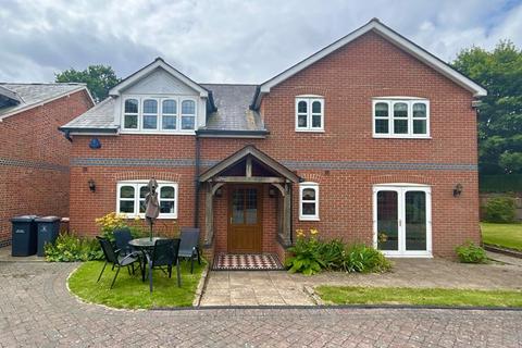 4 bedroom detached house for sale, North Baddesley, Southampton