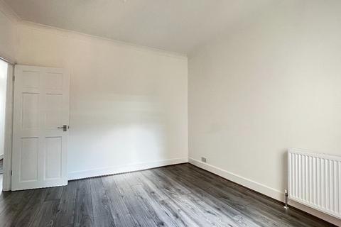 3 bedroom terraced house to rent - Durban Road, London
