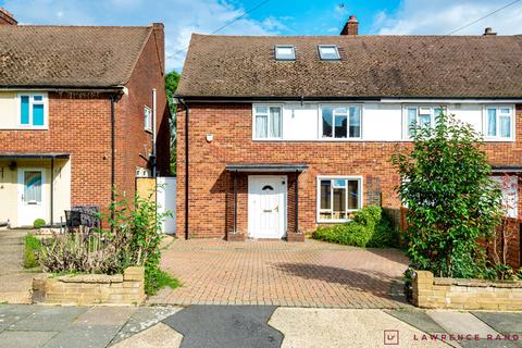 4 bedroom semi-detached house for sale - Coombe Drive, Ruislip, Middlesex, HA4