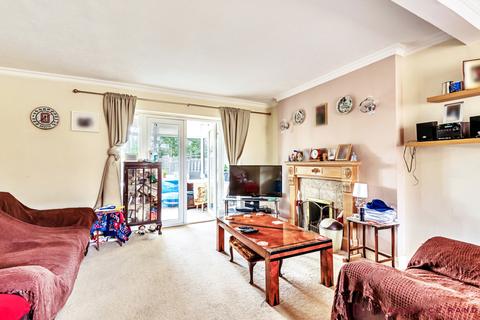4 bedroom semi-detached house for sale - Coombe Drive, Ruislip, Middlesex, HA4