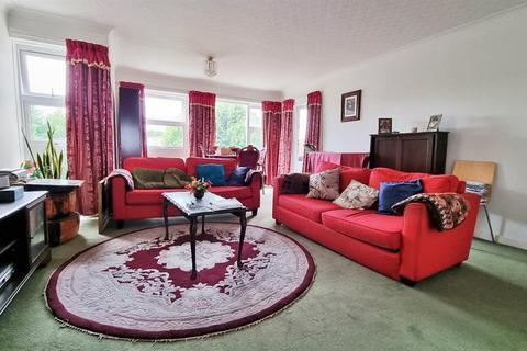 3 bedroom flat for sale - Ashdown, Clivedon Court, Ealing, W13 8DR