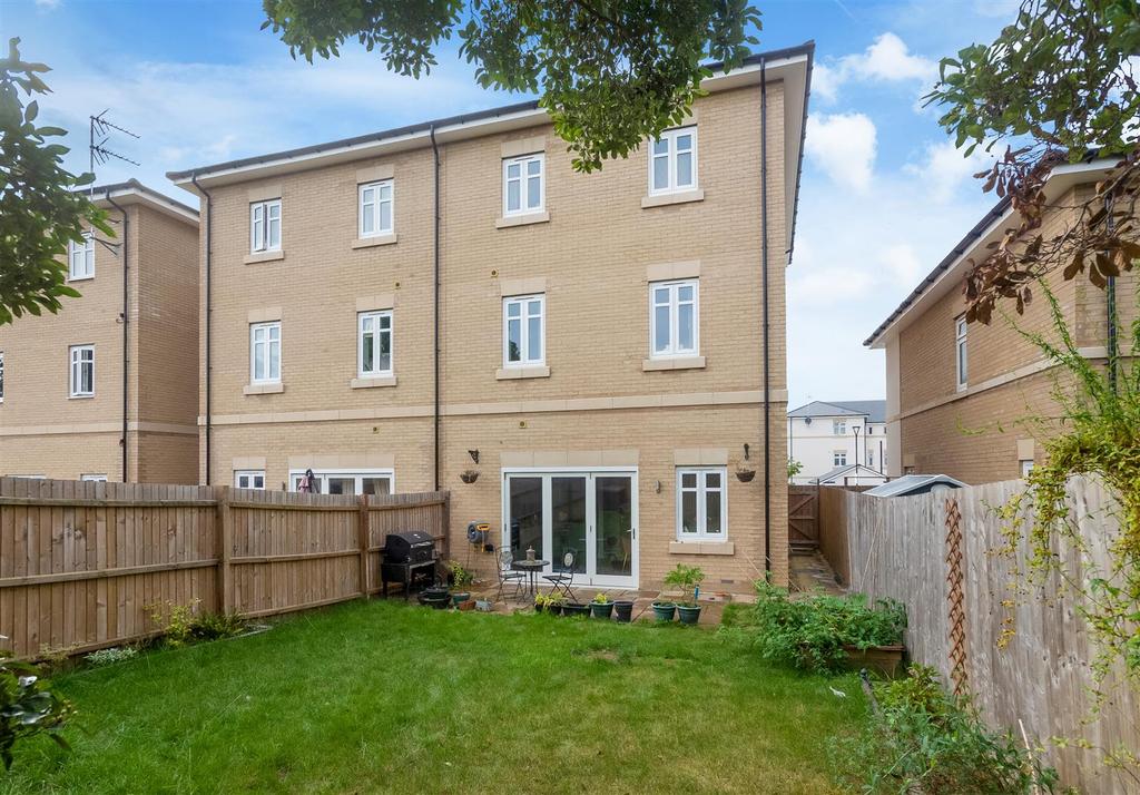 42 Cloister Way-8.jpg