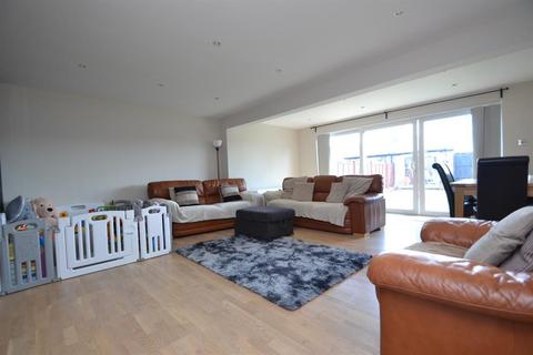 2 Moorfield, Hare Street, Buntingford, SG9 0EB
