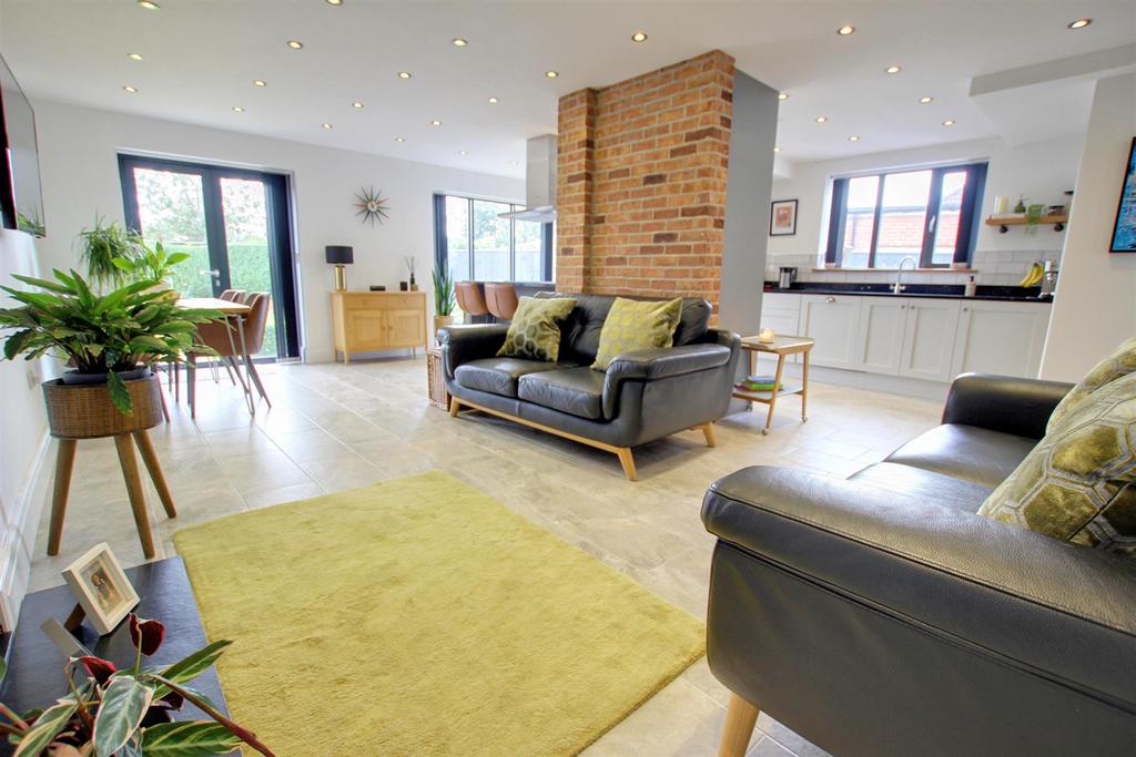 Ganstead Lane, Bilton 4 bed detached house £385,000