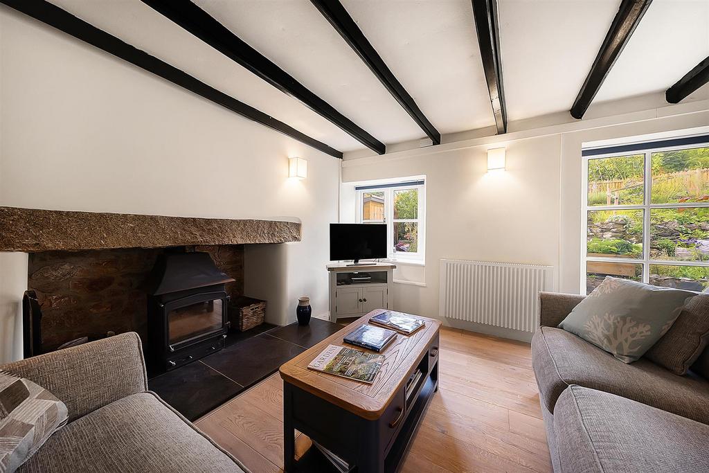 Sitting room close.jpg