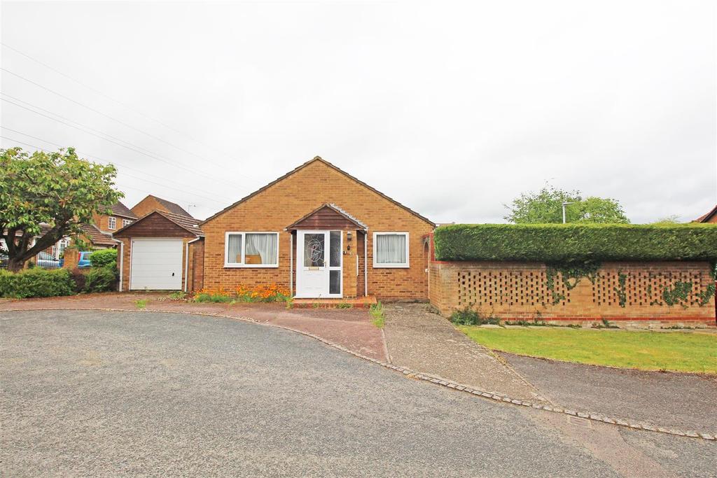 Newlyn Close, Stevenage, SG1 2JD 2 bed detached bungalow for sale £