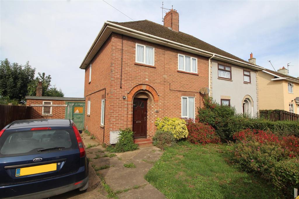 Coronation Avenue, Whittlesey, Peterborough 3 bed semidetached house
