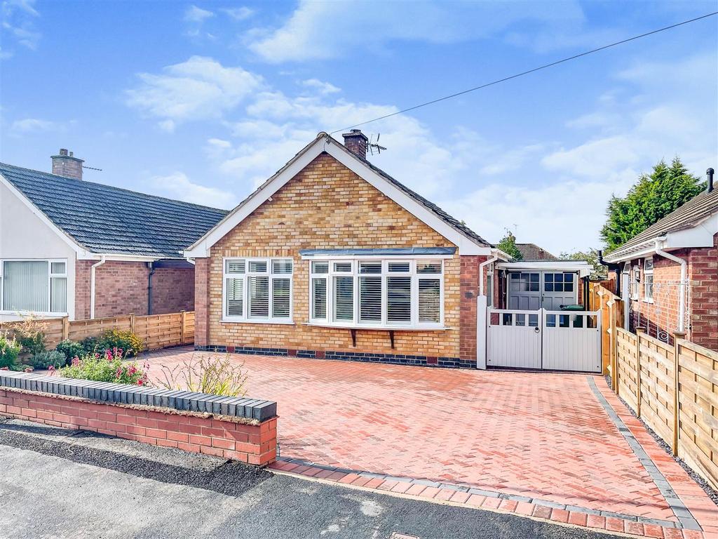 Girvan Grove, Leamington Spa 2 bed detached bungalow for sale £425,000