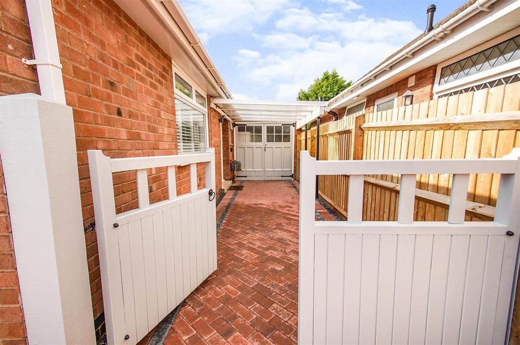 Girvan Grove, Leamington Spa 2 bed detached bungalow for sale £425,000