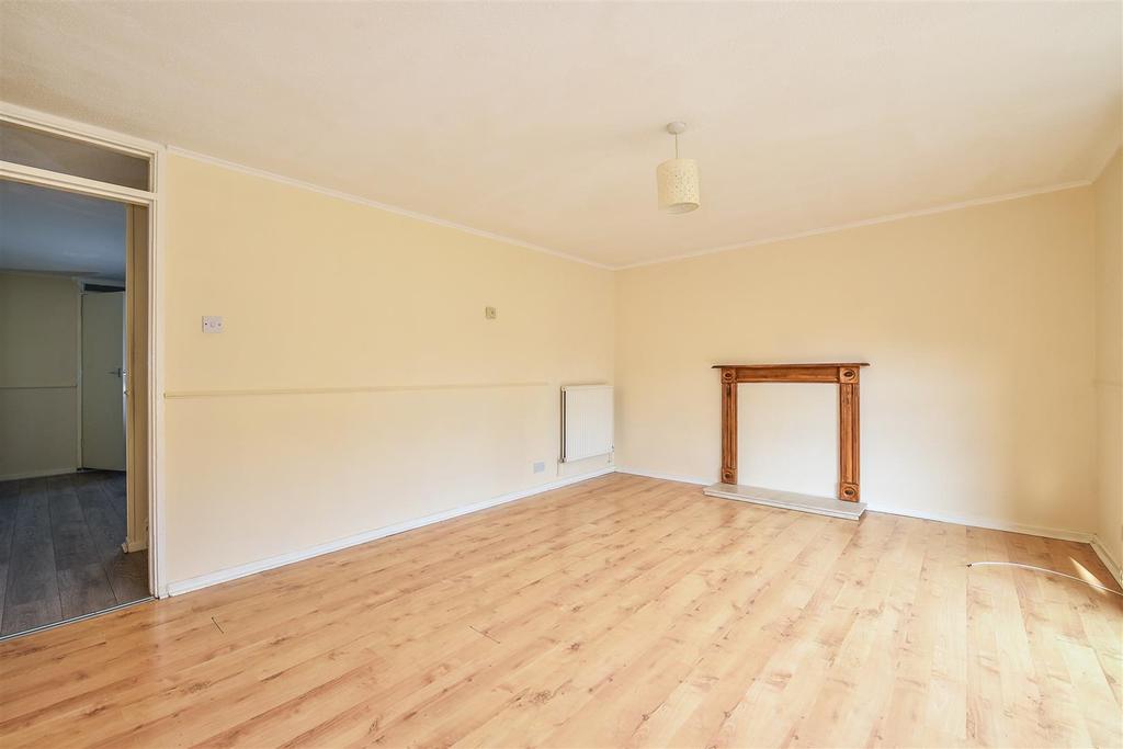Galahad Close, Andover 3 bed end of terrace house £210,000