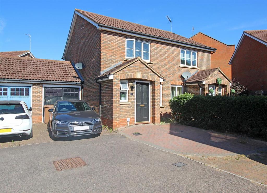 Cheviot Way, Stevenage, SG1 6GP 2 bed semidetached house for sale £