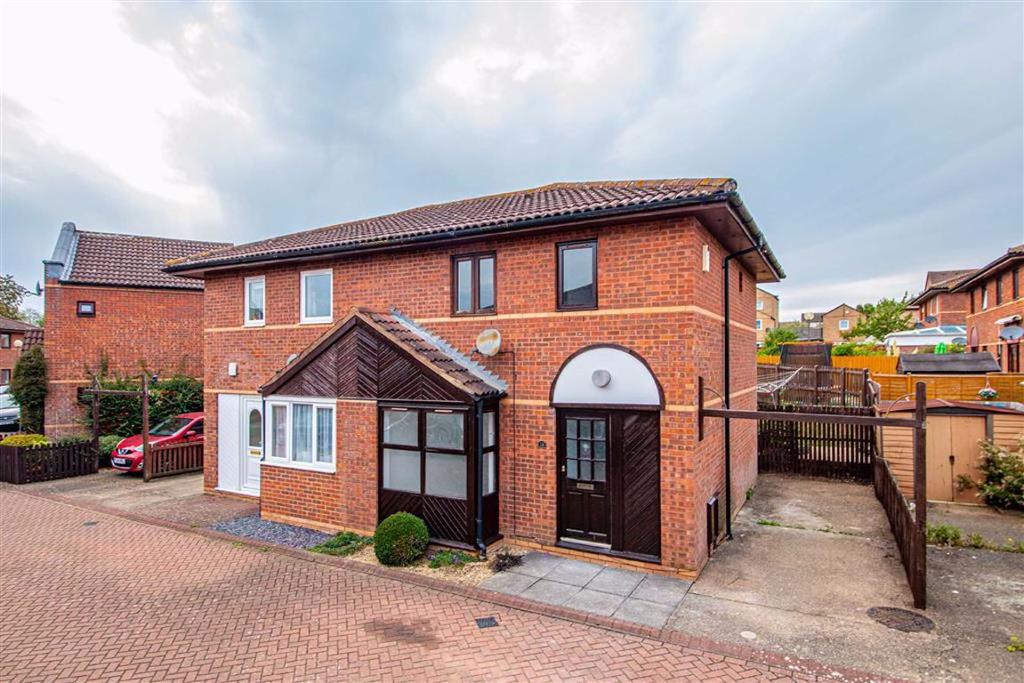 Armstrong Close, Crownhill, Milton... 3 bed semidetached house £