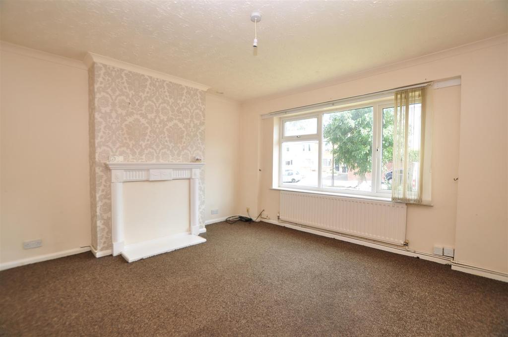 Grange Crescent, Halesowen 2 bed flat £105,000