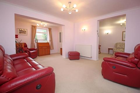 2 Bawdsey Close, Stevenage, SG1 2LA