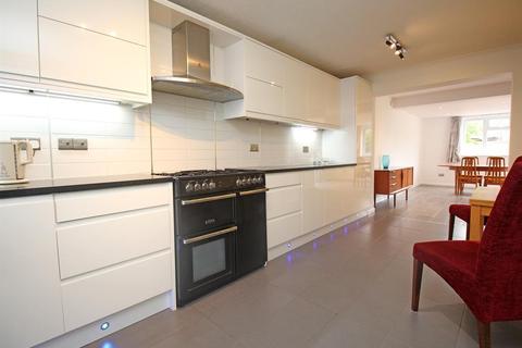2 Bawdsey Close, Stevenage, SG1 2LA