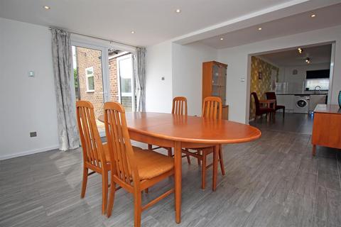 2 Bawdsey Close, Stevenage, SG1 2LA